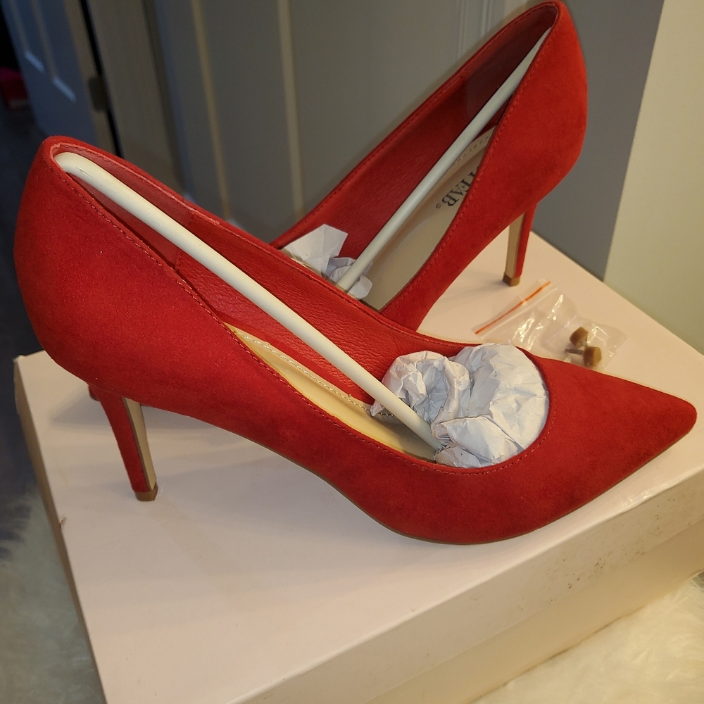 HOT AF RED HEELS!